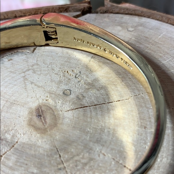 Kate ♠️ Spade bracelet bangle gold green hinged euc - Picture 5 of 11